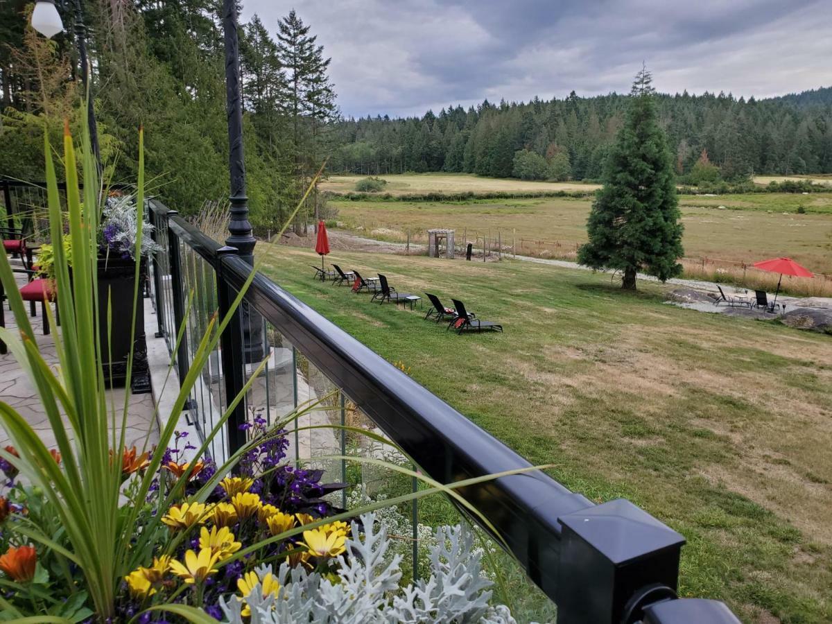 Woodstone Manor Inc. Hotel Sturdies Bay Exterior photo