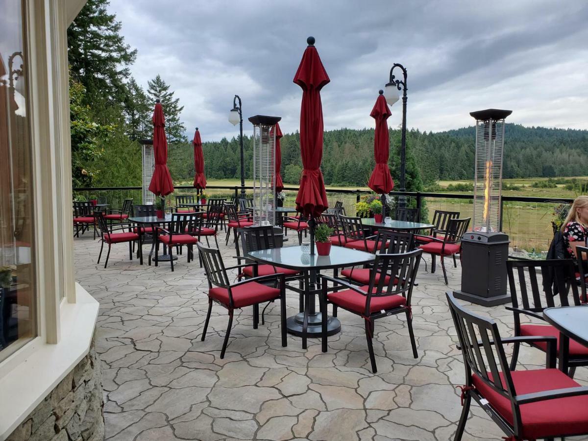 Woodstone Manor Inc. Hotel Sturdies Bay Exterior photo